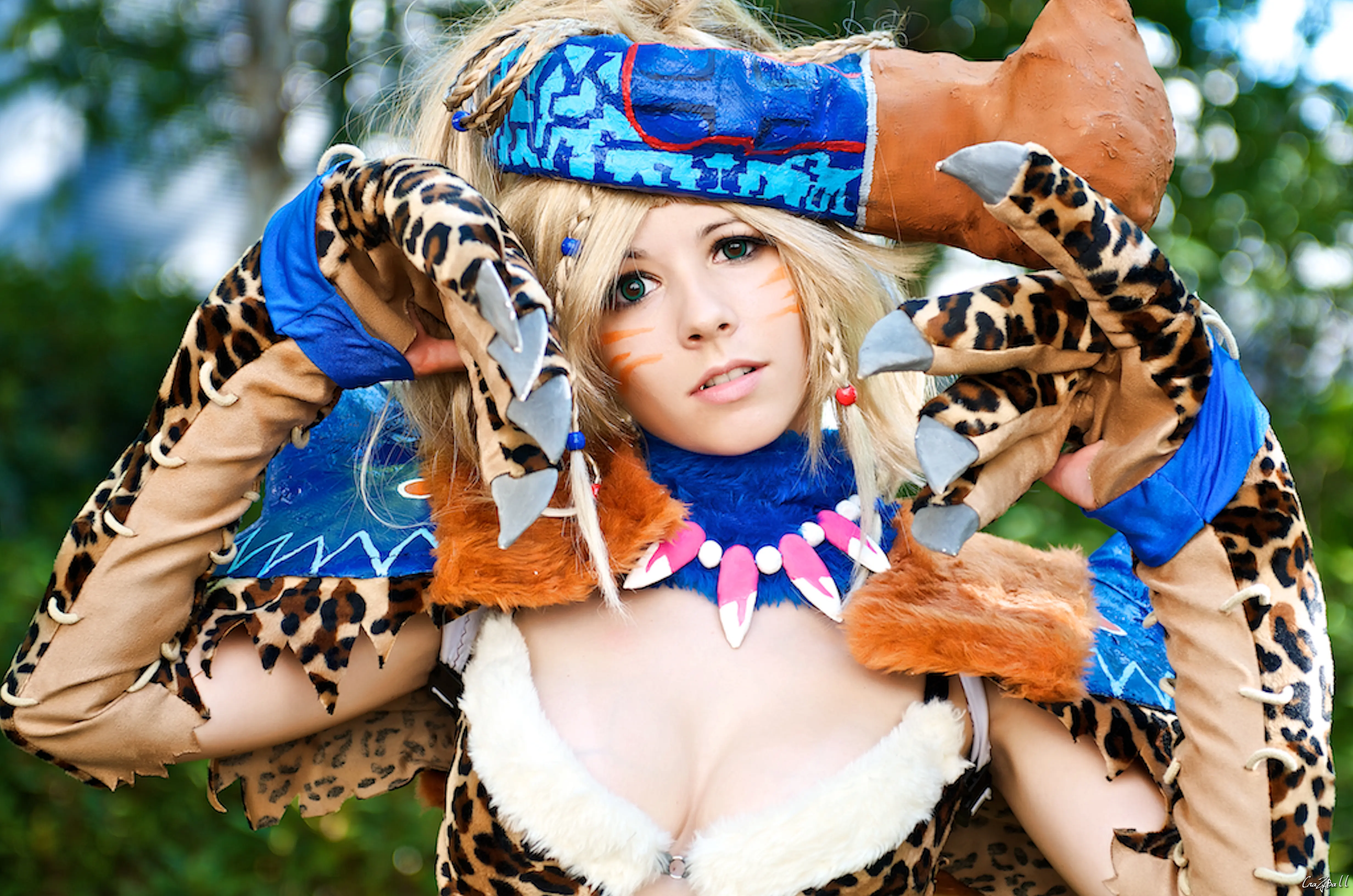 Rikku Berserker, close-up of the clawed gauntlets and spiked collar, Final Fantasy X-2 armor sculpted and hand-painted, cosplay by Ryuu Seika 2011