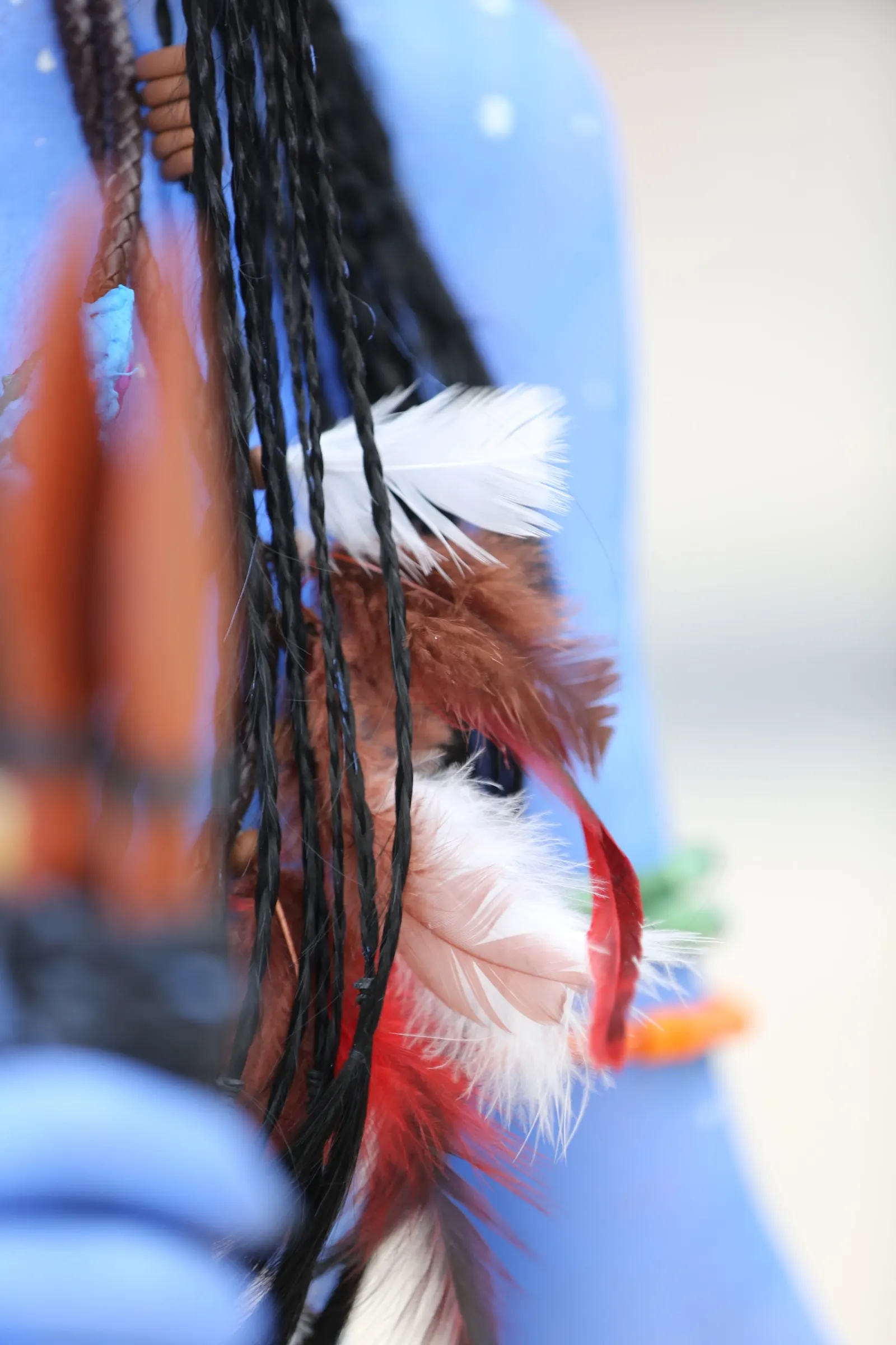 Detail of the braids, feathers and beads on the Neytiri costume, cosplay by Ryuu Seika